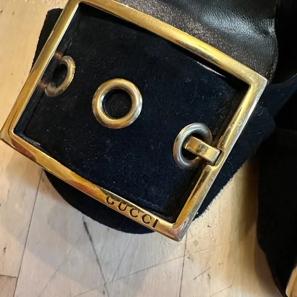 GUCCI Black suede Block Heel with gold buckle pump, 37/7,   GD1203 - Picture 3 of 10
